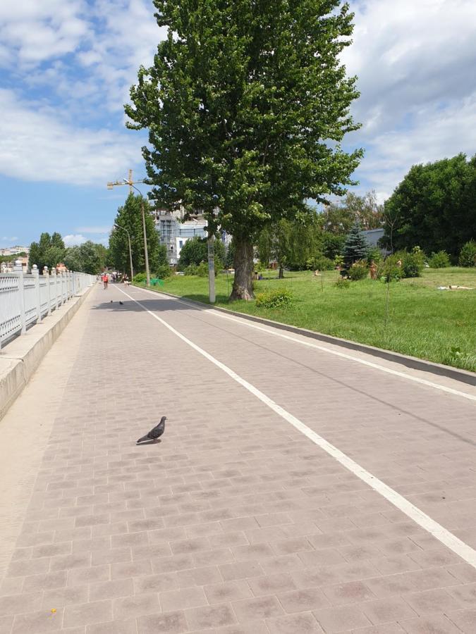 Стильна квартира-студія в центрі міста на набережній Тернополь Экстерьер фото