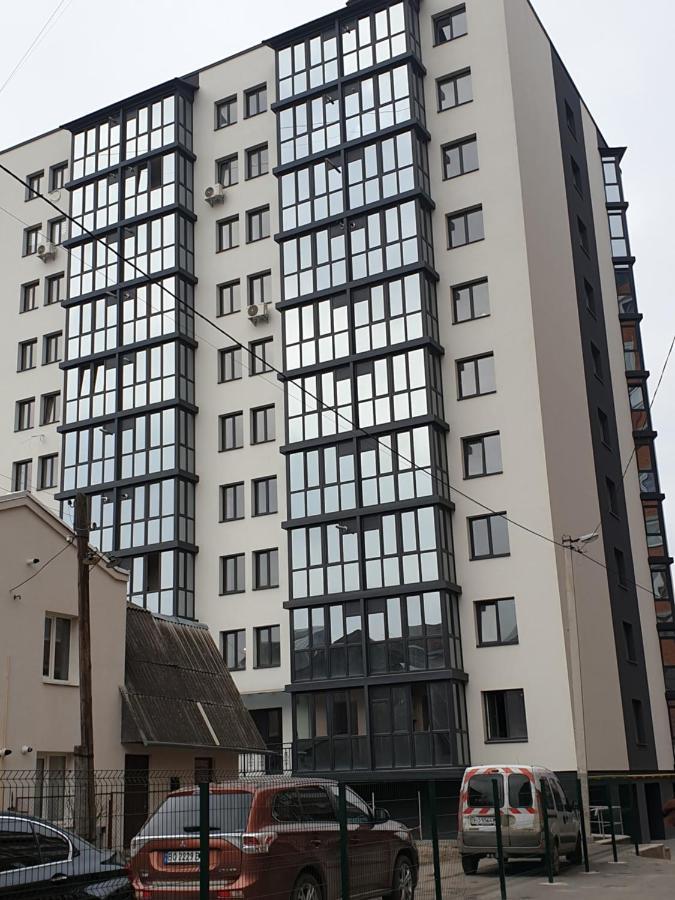 Стильна квартира-студія в центрі міста на набережній Тернополь Экстерьер фото